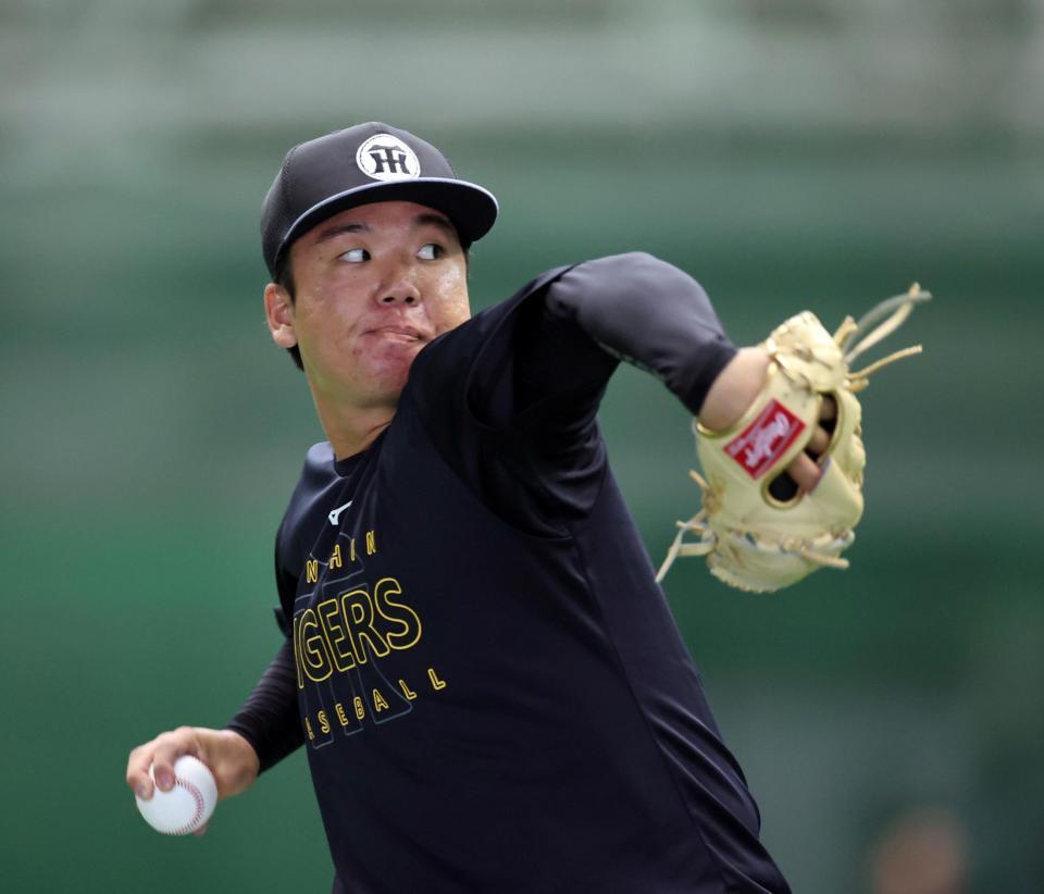 キャッチボールする村上（撮影・山口登）