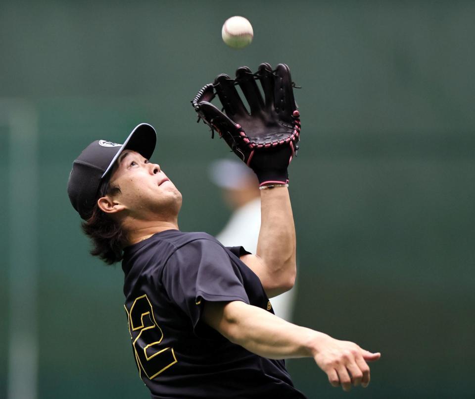 守備練習をする浜田（撮影・田中太一）