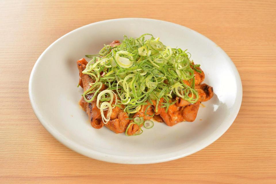 　「日本一の串かつ横綱」の甲子園限定ねぎまみれこてっちゃん（球団提供）