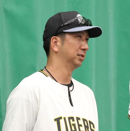 阪神・藤川球児監督　甲子園球場に超異例の鉄のカーテン　全体練習開始　ドラ３岡城、町田が１軍合流