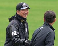 笑顔を見せる阪神・藤川球児監督＝甲子園（撮影・立川洋一郎）