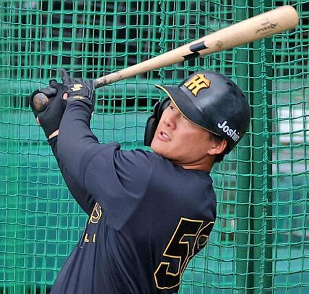 　フリー打撃で打ち込む前川