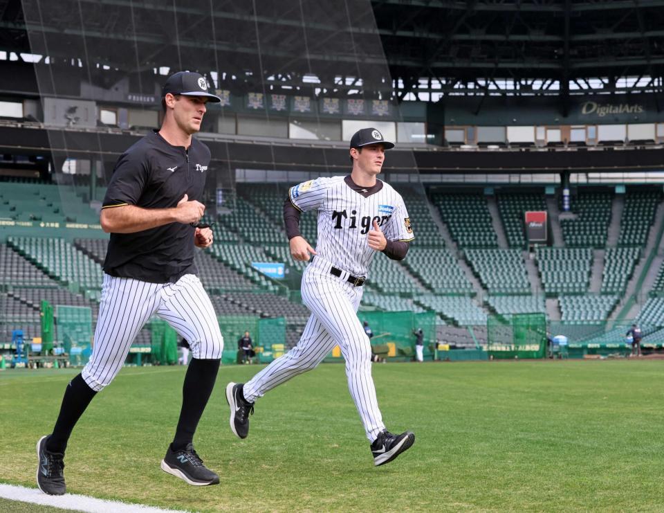 　ラグズデール（左）と走り込み汗を流すルーカス