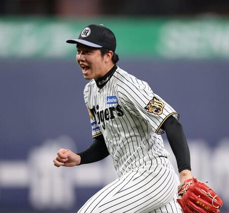 守備練習をする才木（撮影・西田忠信）