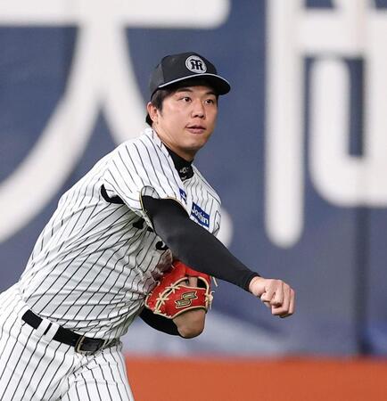 キャッチボールで調整する才木（撮影・西田忠信）