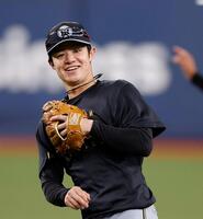 笑顔で練習する中野（撮影・西田忠信）