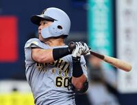 適時打を放つ小野寺（撮影・田中太一）