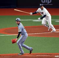 才木は韓国代表ムン・ボギョンに先制適時打を許す（撮影・山口登）