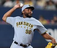 ８回を無失点に抑えるドリス（撮影・田中太一）