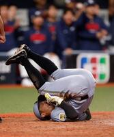 内野ゴロで本塁を狙うもアウトになった熊谷（撮影・西田忠信）