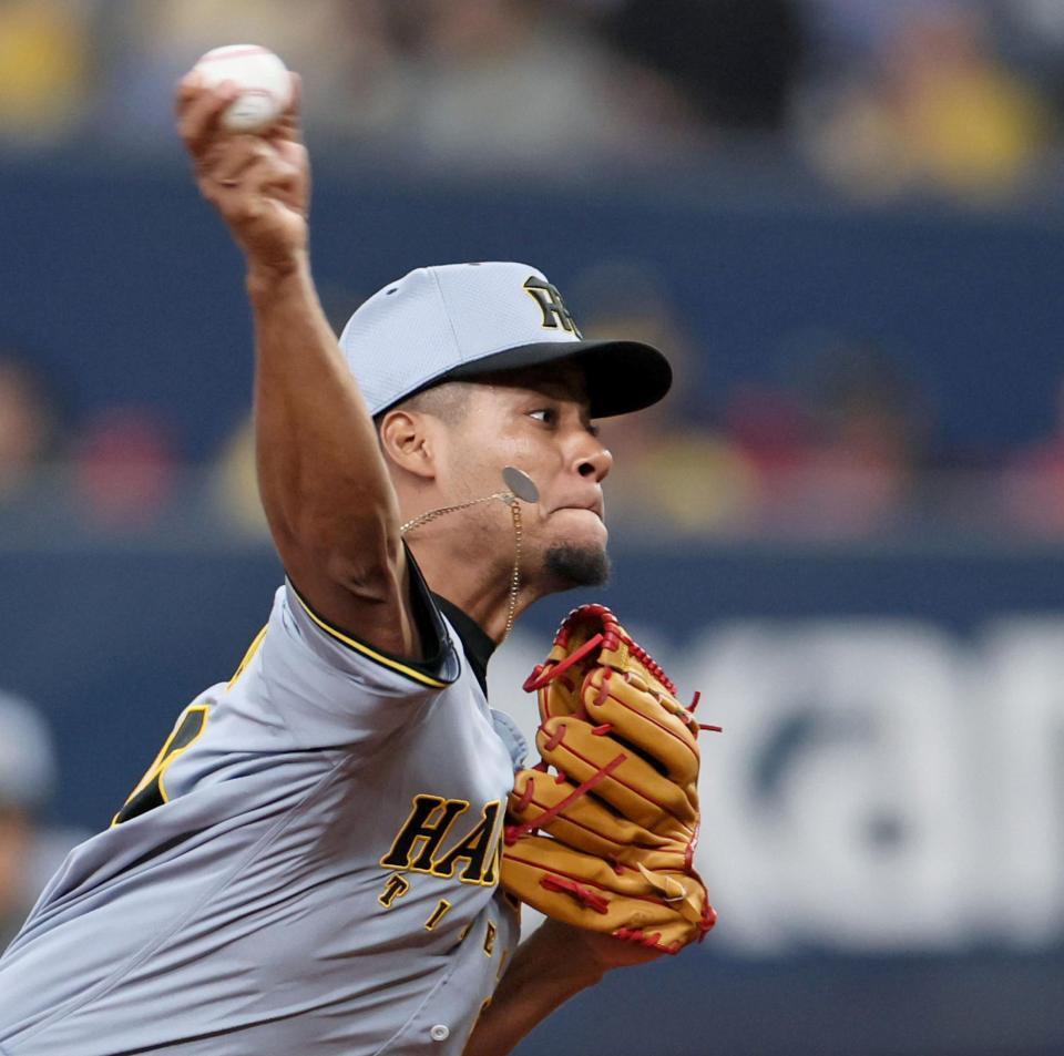 ７回、韓国代表を三者凡退に抑えるモレッタ（撮影・田中太一）