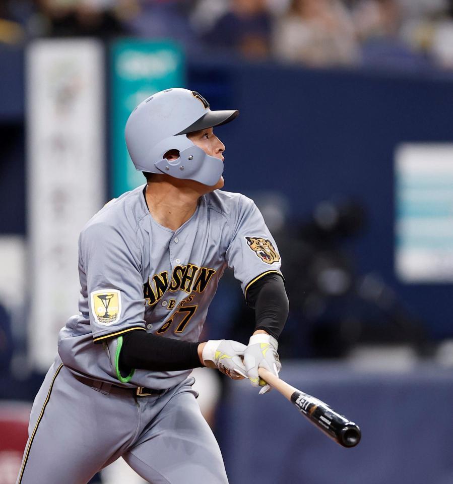 犠飛を放つ高寺（撮影・西田忠信）