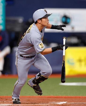 　２回、右前打を放つ中川（撮影・西田忠信）