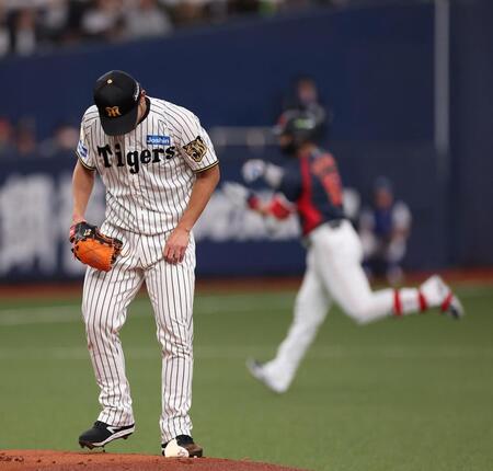 １回、鈴木（右）に先制ソロを浴びた伊藤将（撮影・西田忠信）