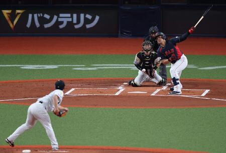 ２回、岡本を空振り三振に打ち取る伊藤将（撮影・山口登）