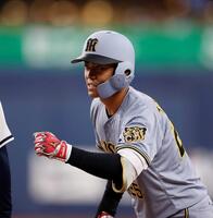 　７回、中前打を放った谷端（撮影・西田忠信）