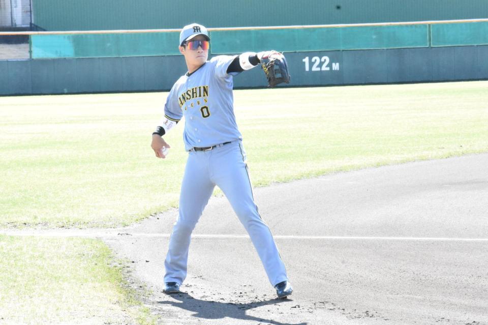 キャッチボールを行う木浪