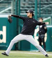 　キャッチボールをする高橋（撮影・西田忠信）