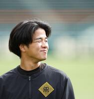 明るい表情で練習する高橋（撮影・西田忠信）