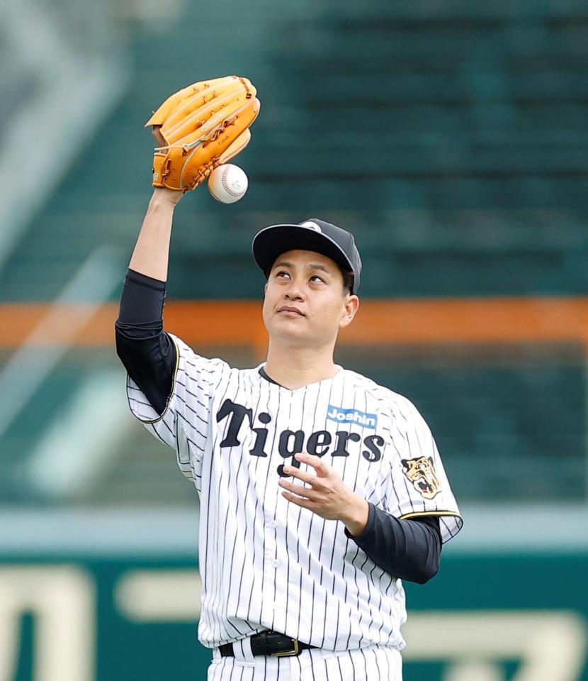 キャッチボールで調整する大竹（撮影・西田忠信）