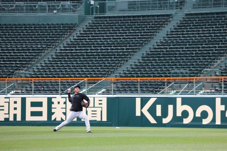 甲子園で調整する村上（撮影・西田忠信）
