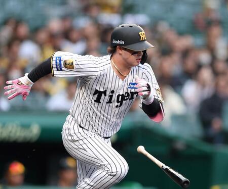 ６回、適時内野安打を放つ浜田（撮影・西田忠信）