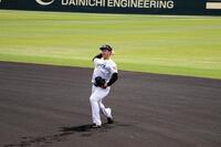 キャッチボールする立石