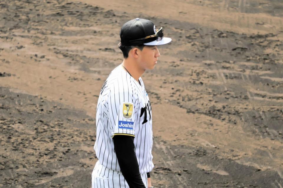 シートノックを見学する立石