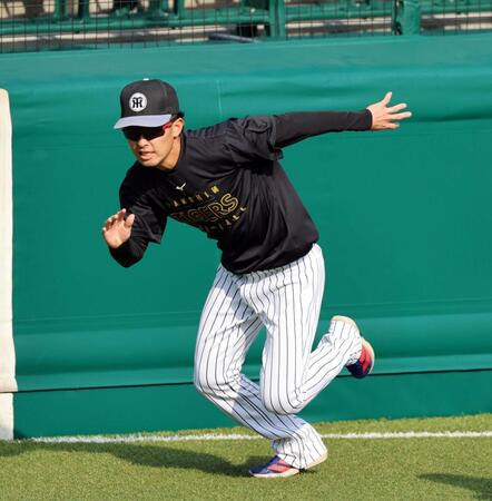 走塁練習する山崎（撮影・山口登）