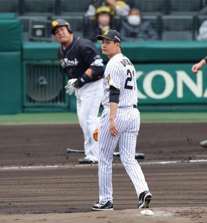 １回、山川を中飛に打ち取る大竹（撮影・山口登）