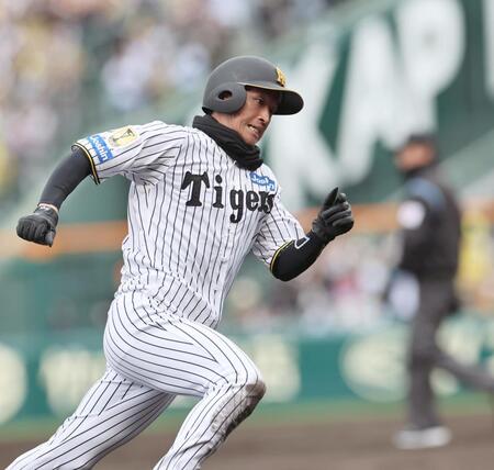 １回、中川の適時打で本塁へ走る近本（撮影・田中太一）