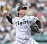 ３回、村上は柳田に決め球を投じ三振を奪う（撮影・田中太一）