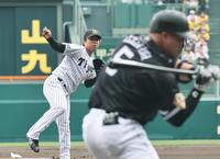 　山川と対決する村上（撮影・田中太一）