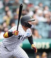 ３回１死、中前打を放つ嶋村（撮影・西田忠信）