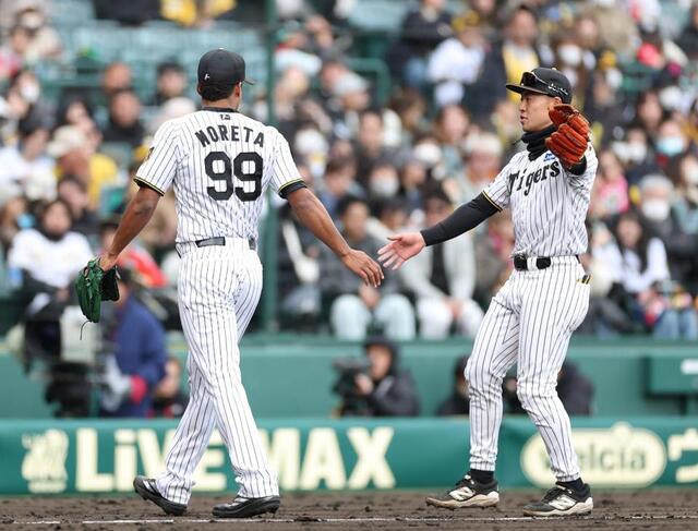 甲子園初登板の阪神・モレッタがベンチを間違え球場爆笑/阪神