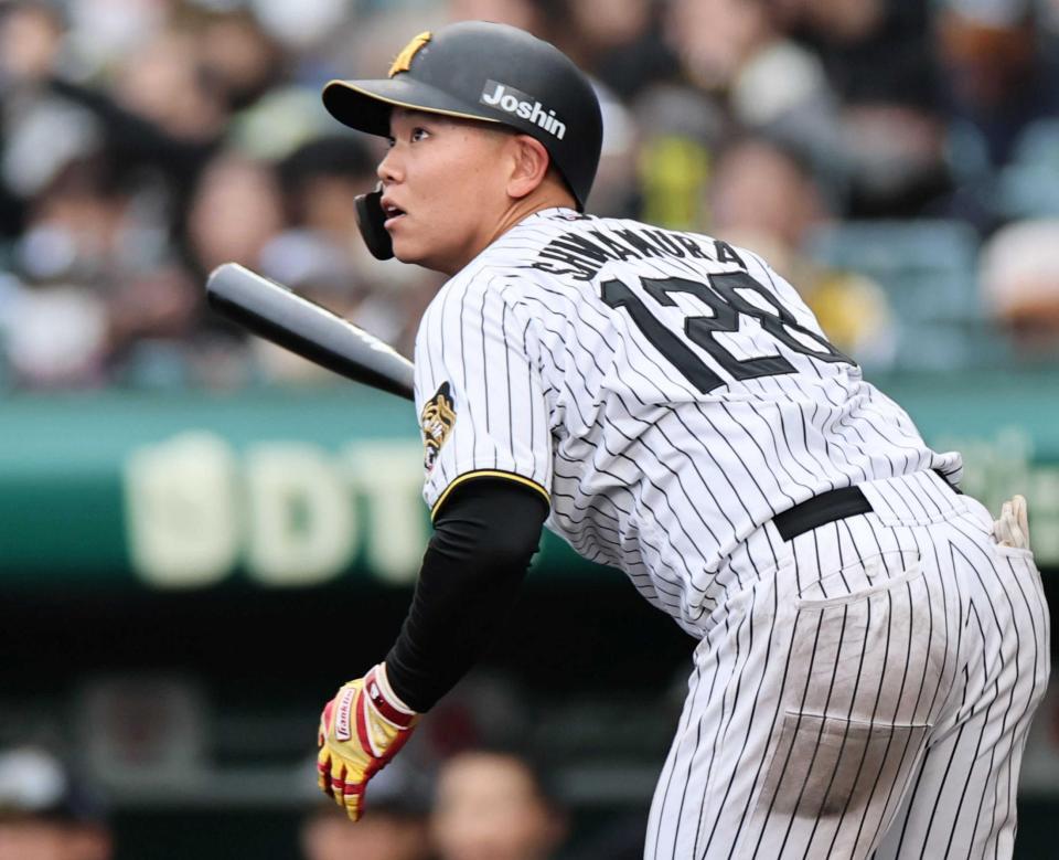 ５回、安打を放つ嶋村（撮影・田中太一）