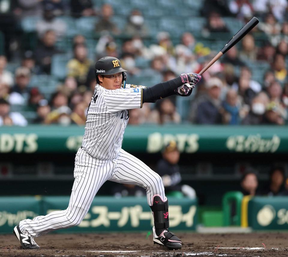 ６回１死一塁、右前打を放つ大山（撮影・西田忠信）