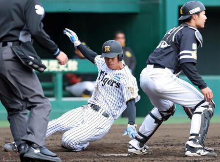 生還する岡城（撮影・立川洋一郎）