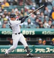 １回、先制打を放つ中川（撮影・西田忠信）