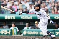 ６回、安打を放つ木浪（撮影・田中太一）