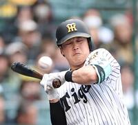 ２回、死球を受ける伏見（撮影・西田忠信）