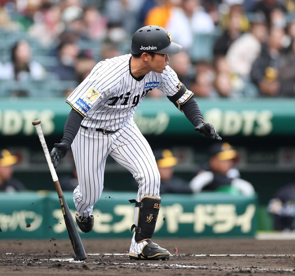 １回、先制打を放つ中川（撮影・西田忠信）