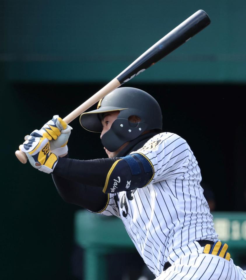 ５回裏阪神無死一塁、左前打を放つ阪神・佐野大陽＝日鉄鋼板ＳＧＬスタジアム尼崎（撮影・立川洋一郎）