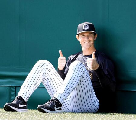 　練習中、リラックスとした表情を見せるルーカス