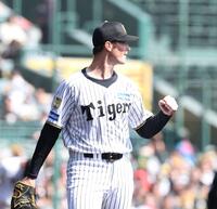 ３回、渡部聖を併殺に仕留めたルーカス（撮影・西田忠信）