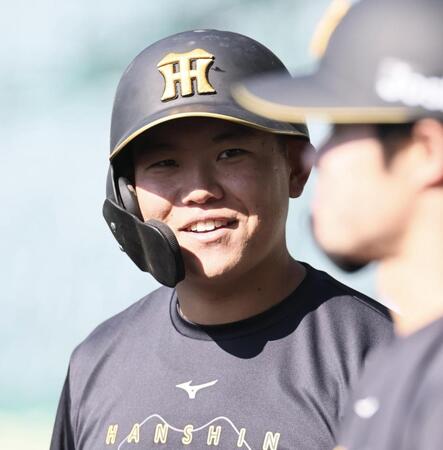 打撃練習を待つ嶋村（撮影・田中太一）