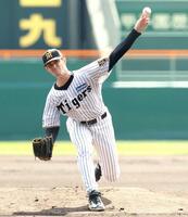 　力投する阪神先発のルーカス（撮影・西田忠信）