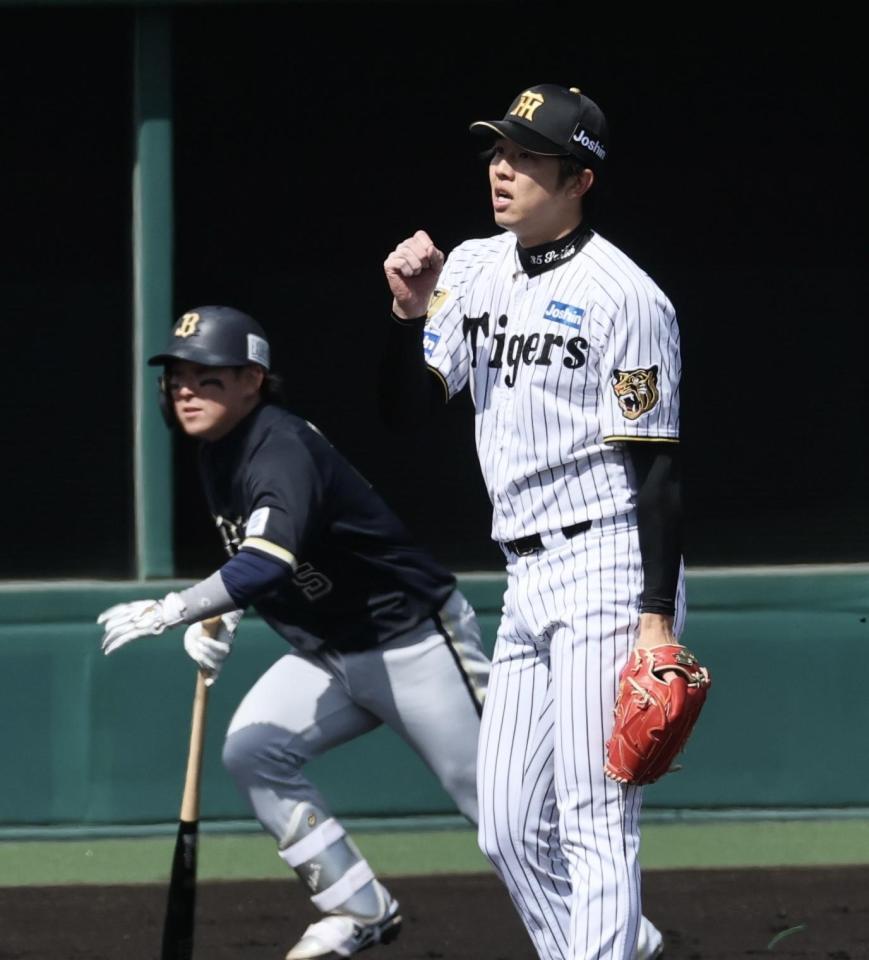 １回、西野を打ち取る才木（撮影・田中太一）