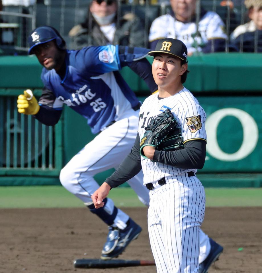 カナリオを中飛に打ち取る工藤（撮影・立川洋一郎）