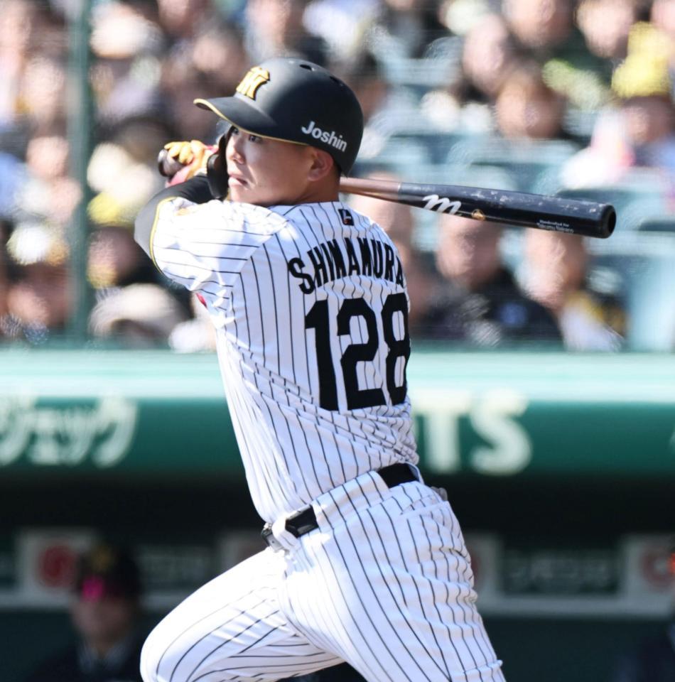 左飛に倒れる嶋村（撮影・田中太一）